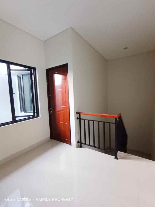 rumah baru 2 lantai dalam cluster di sektor 2 bintaro