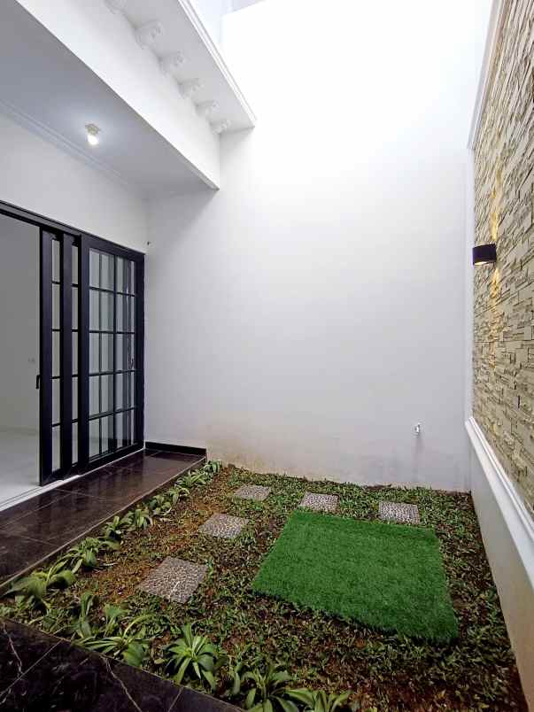 rumah baru design klasik mewah di pinang ranti jaktim