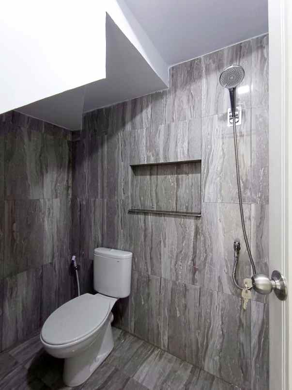 rumah baru design klasik mewah di pinang ranti jaktim