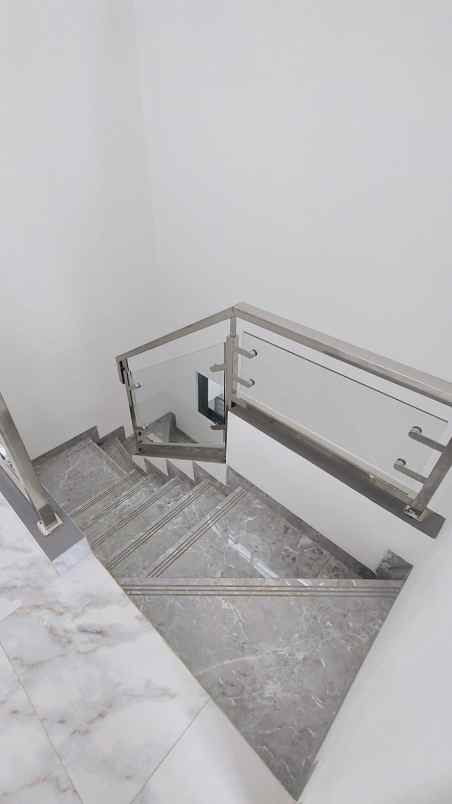 rumah baru lokasi strategis di griyaloka bsd tangsel