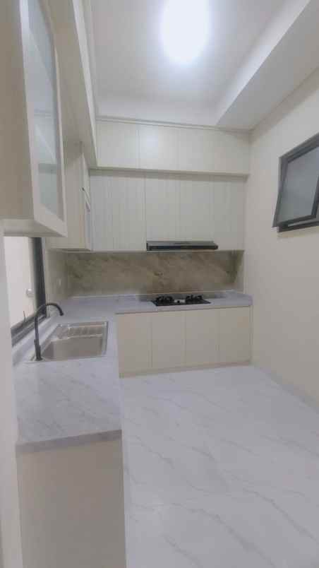 rumah baru siap huni di kencana loka bsd