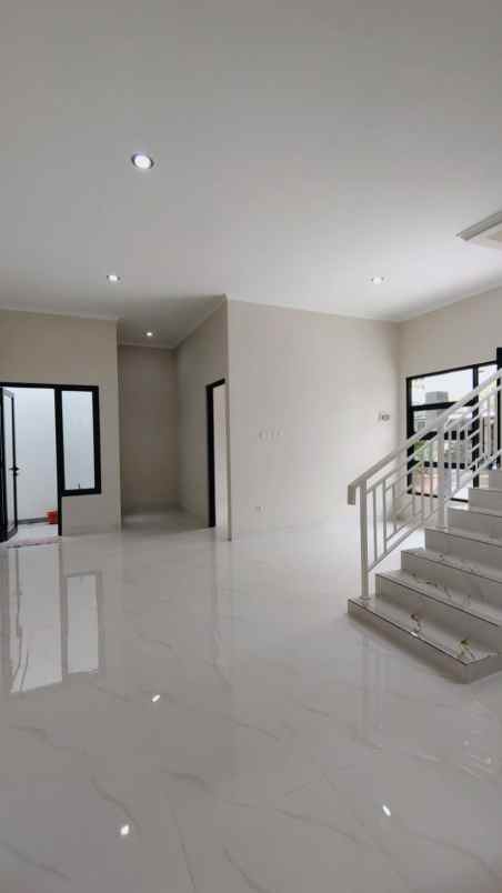 rumah baru siap huni strategis di nusaloka bsd