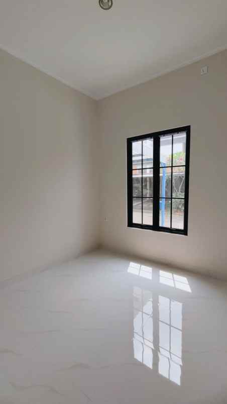 rumah baru siap huni strategis di nusaloka bsd