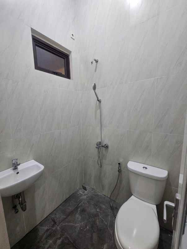 rumah brand new siap huni bebas banjir graharaya