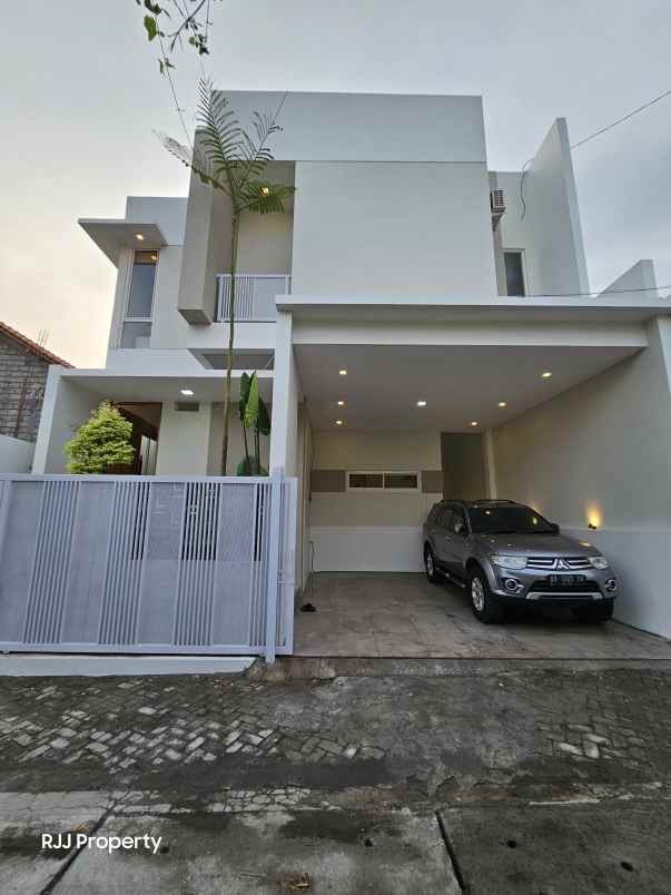 rumah cantik modern dekat sd model maguwoharjo