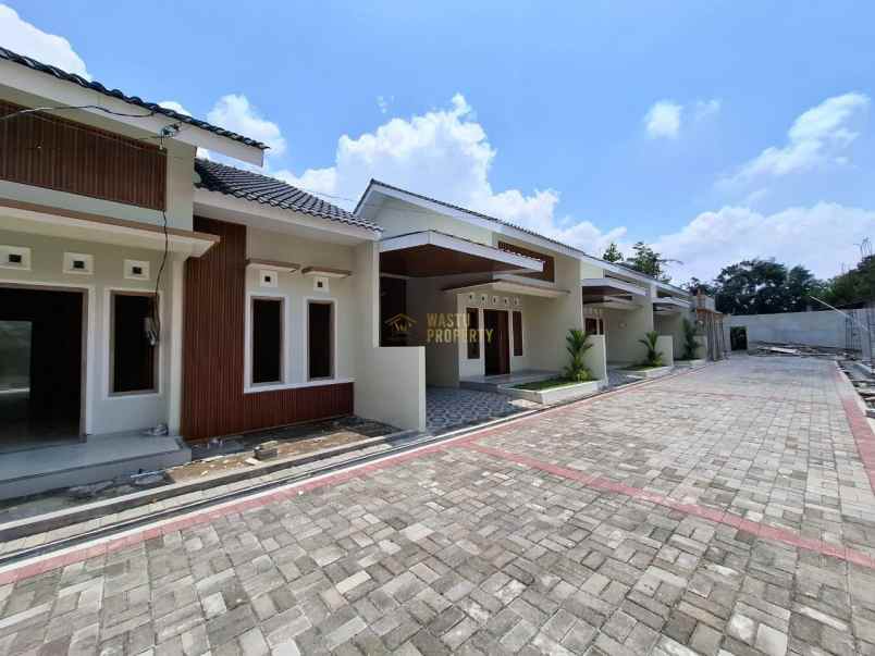 rumah dalam cluster 4 menit ke candi sambisari