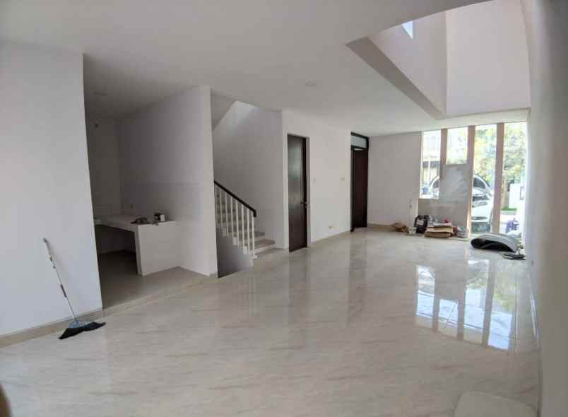 rumah disewakan dian istana wiyung surabaya selatan