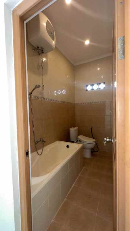 rumah hook 2 lantai siap huni di tambun selatan