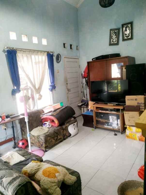 rumah hook di jl mesjid al latief kademangan serpong