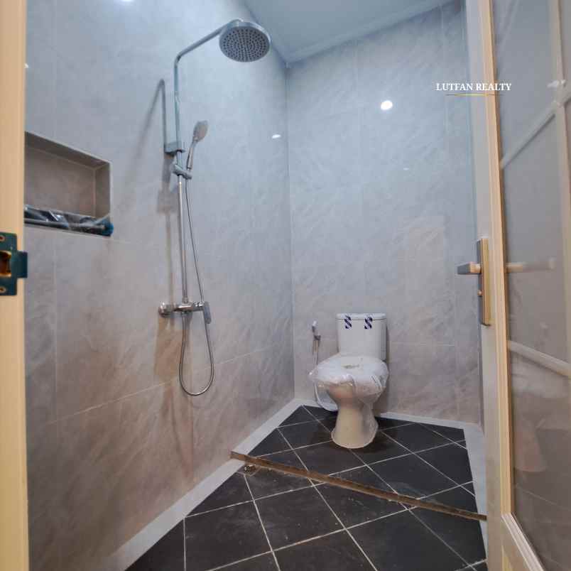 rumah jagakarsa american classic non cluster