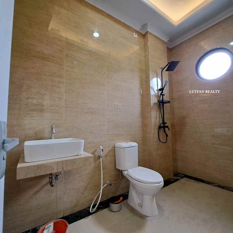 rumah jagakarsa modern classic