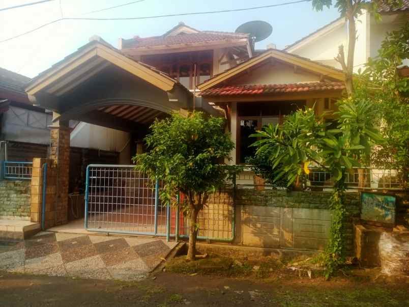 rumah jln raya tanah baru depok