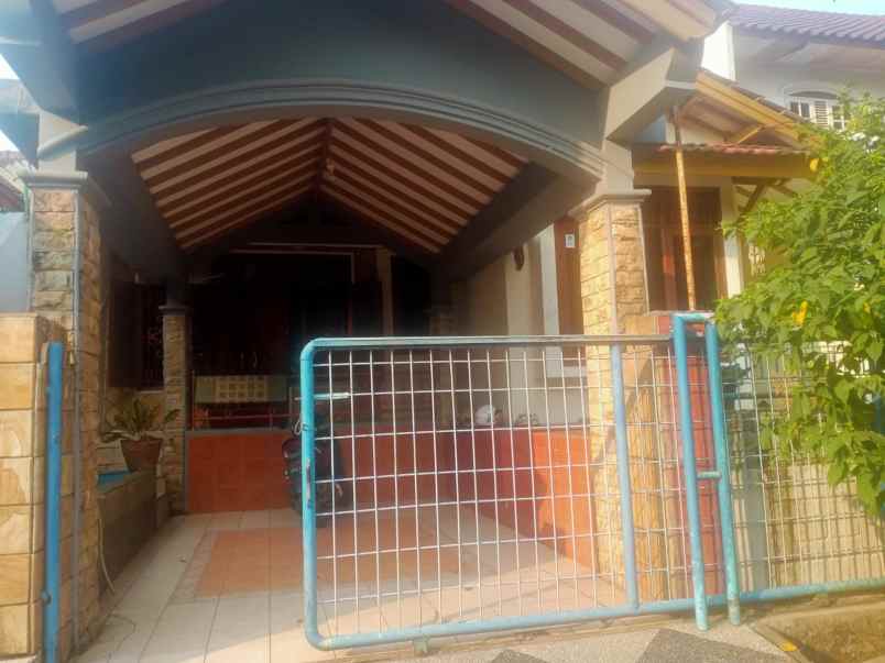 rumah jln raya tanah baru depok