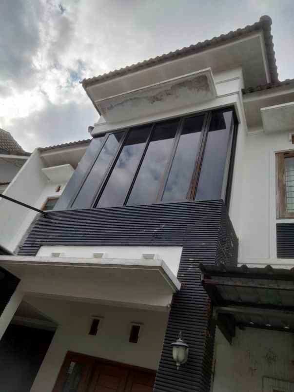 rumah jogja 2 lantai nitikan lt 134 m2 shm imb