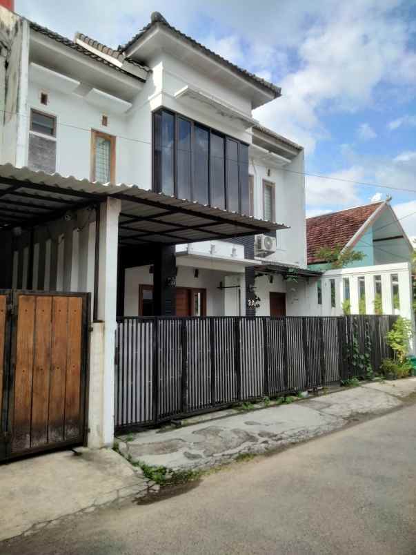 rumah jogja 2 lantai nitikan lt 134 m2 shm imb