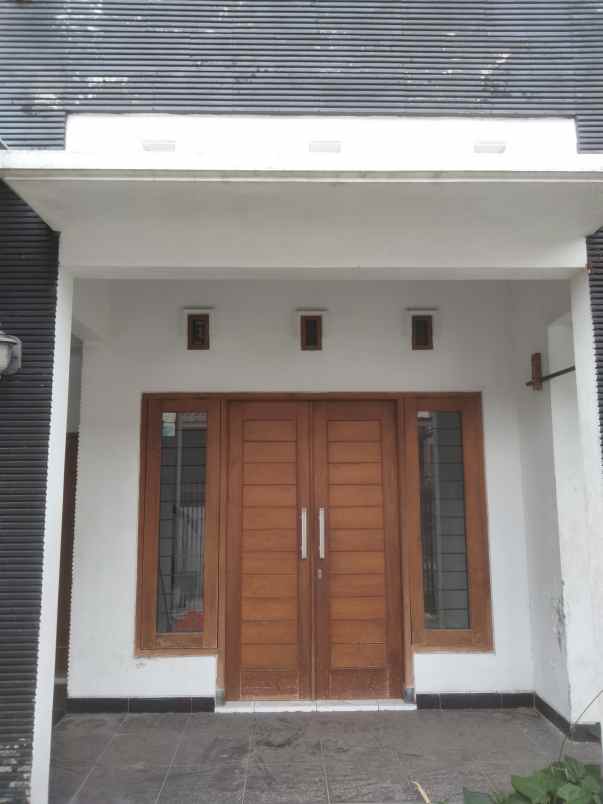 rumah jogja 2 lantai nitikan lt 134 m2 shm imb