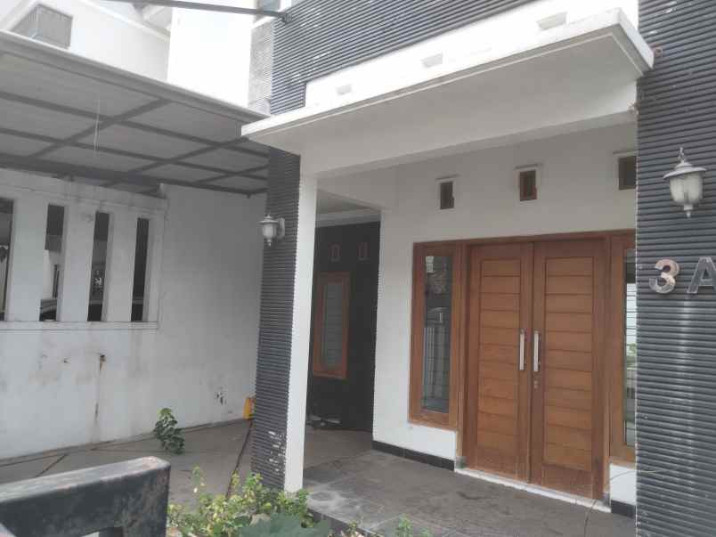 rumah jogja 2 lantai nitikan lt 134 m2 shm imb