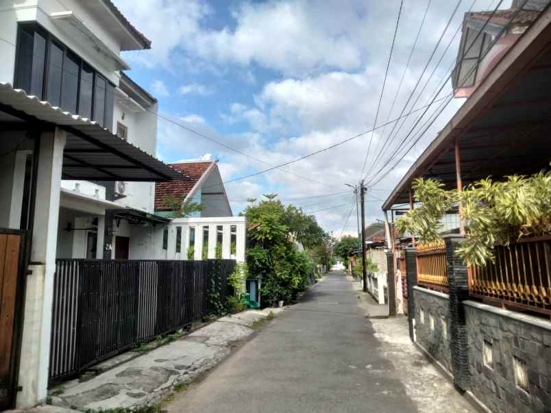 rumah jogja 2 lantai nitikan lt 134 m2 shm imb