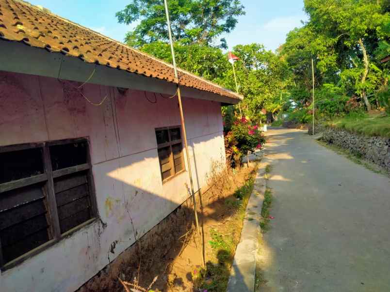 rumah kampung apa adanya layak huni