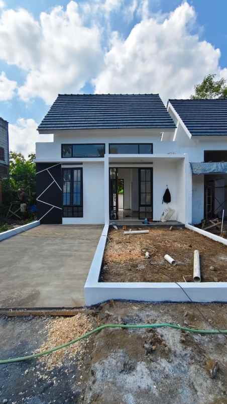 rumah luas lokasi strategis dekat exit tol sawojajar
