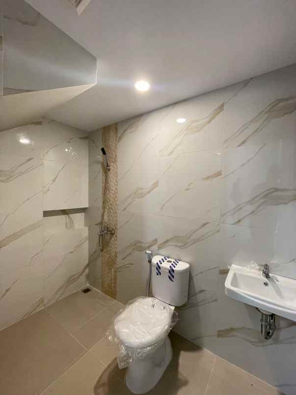 rumah mewah 2 lantai dekat sindu kusuma edupark ske