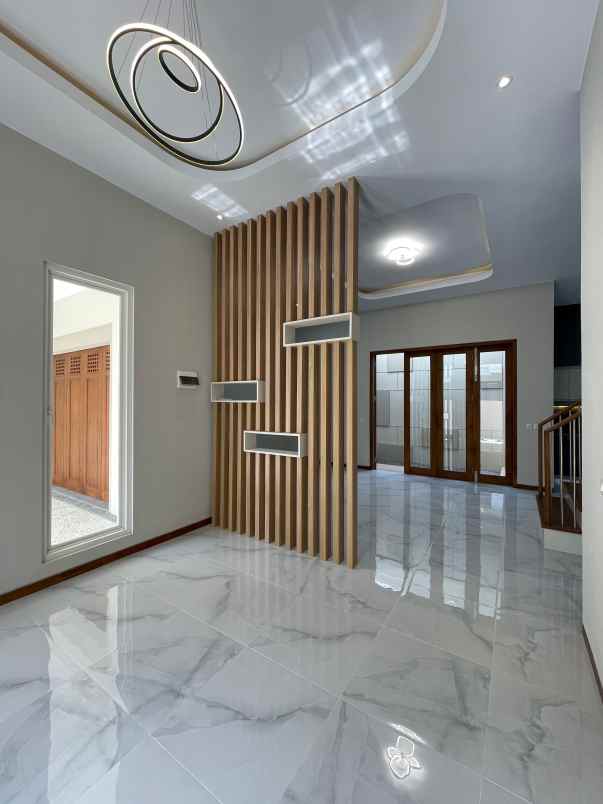 rumah mewah 2 lantai dekat sindu kusuma edupark ske