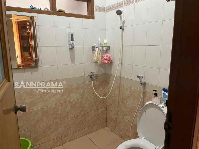 rumah mewah 2 lantai di kawasan elite kota depok reno