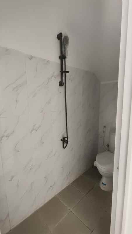 rumah mewah 2 lantai di tapos depok