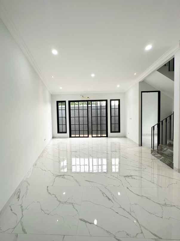 rumah mewah american classic di cipayung jakarta timur