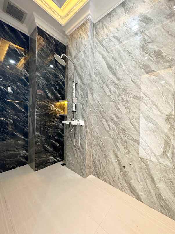 rumah mewah american classic di cipayung jakarta timur