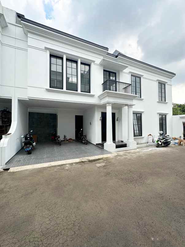 rumah mewah american classic di cipayung jakarta timur