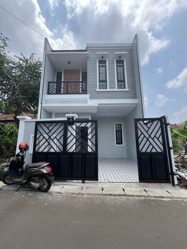 rumah minimalis 2 lantai di rangkapan jaya baru depok