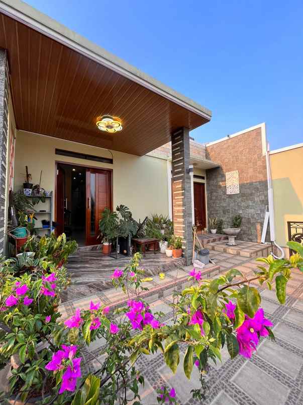 rumah modern 2 5 lantai di tanah baru beji depok