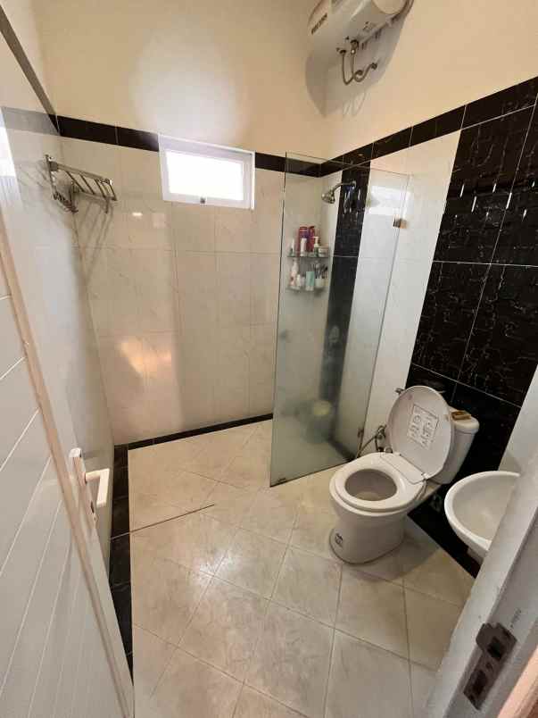 rumah modern 2 5 lantai di tanah baru beji depok
