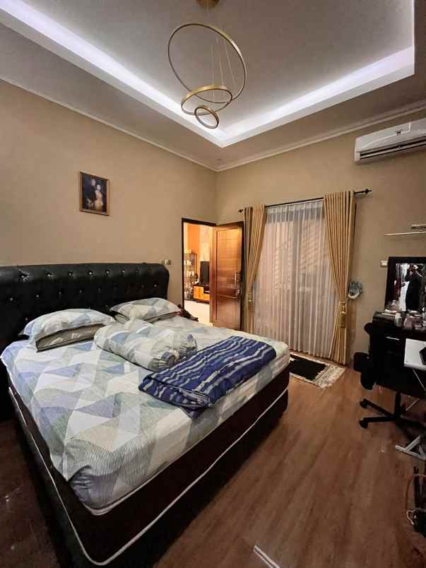 rumah modern 2 5 lantai di tanah baru beji depok