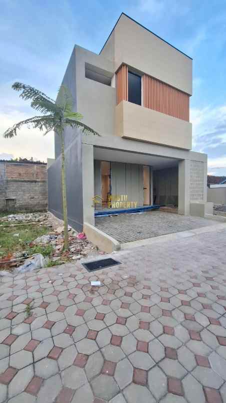 rumah modern 2 lantai 5 menit ke rs hermina jogja