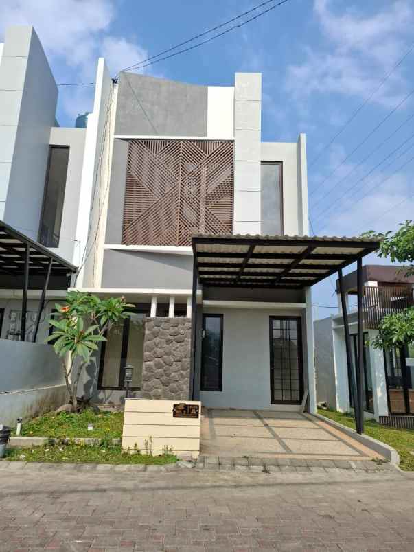 rumah modern 2 lantai 799 juta an di batu