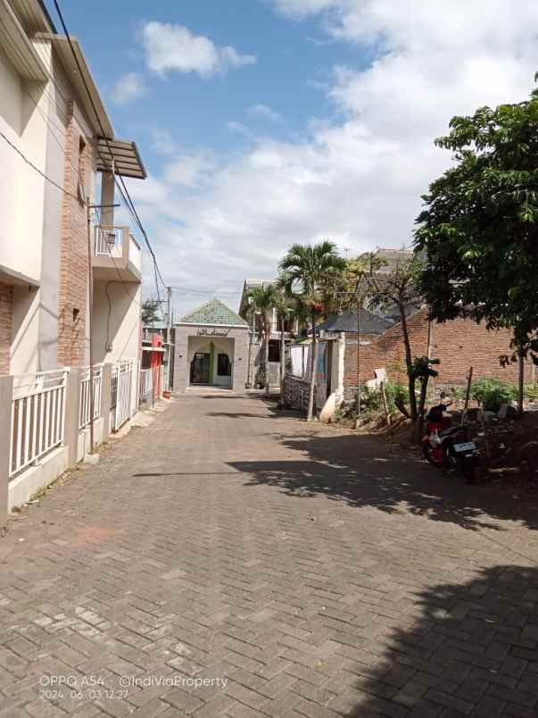 rumah modern 2 lantai kawasan nyaman jalan lebar