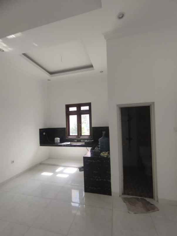 rumah modern 2 lantai kawasan nyaman jalan lebar