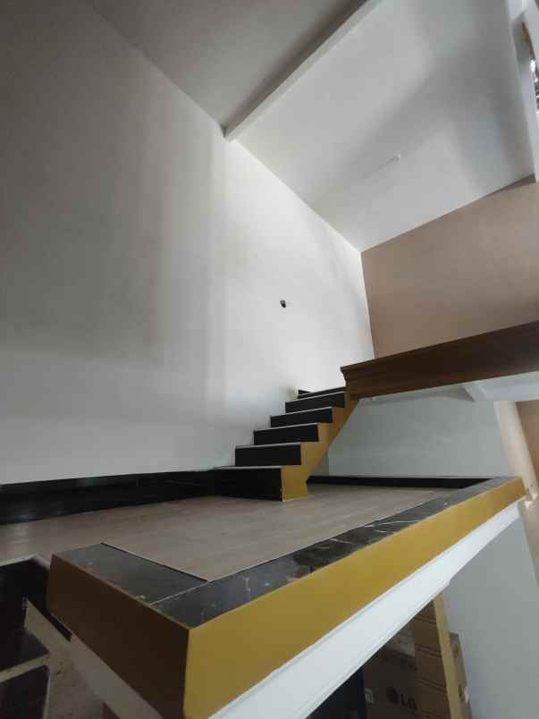 rumah modern minimalis 2 lantai lokasi sulfat
