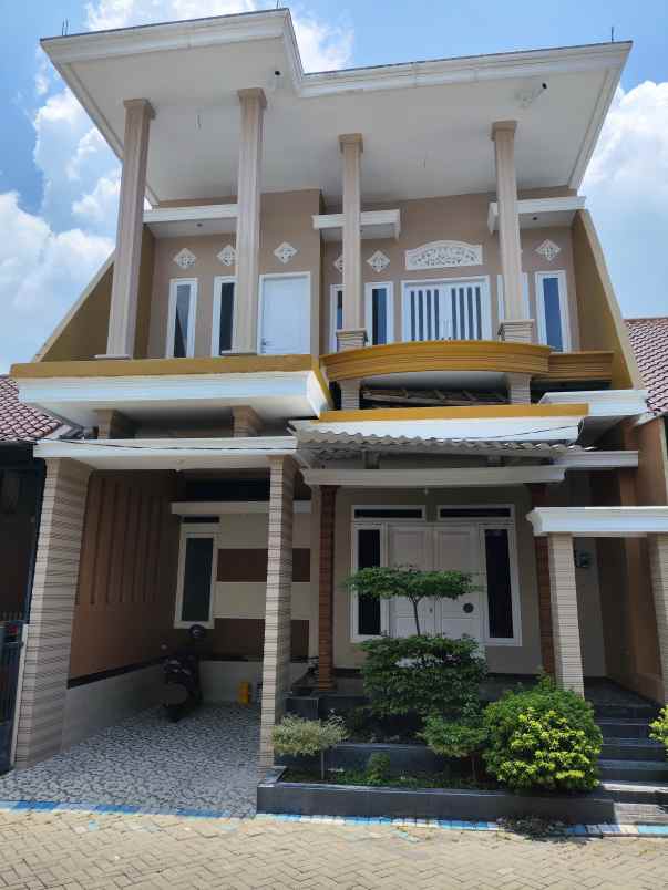 rumah modern minimalis 2 lantai lokasi sulfat