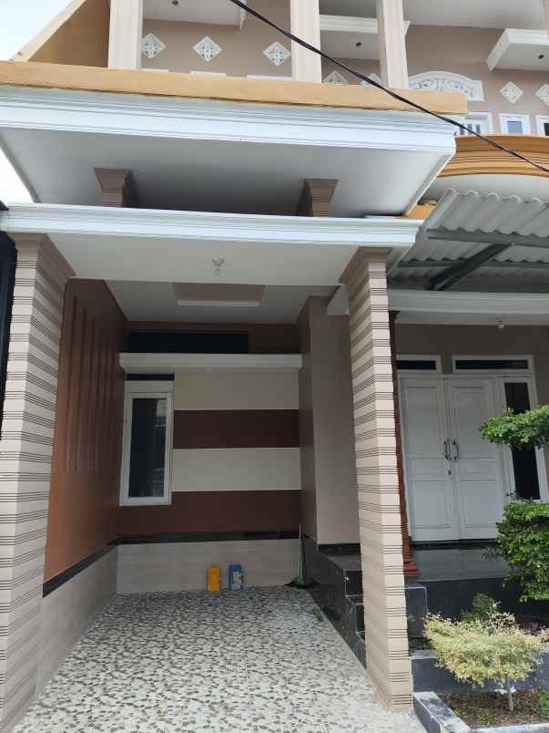 rumah modern minimalis 2 lantai lokasi sulfat