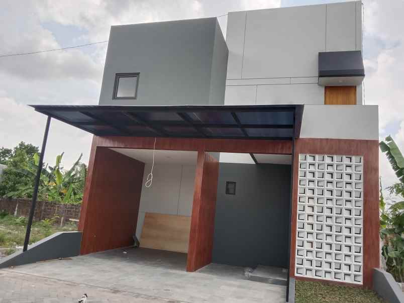 rumah modern tropis dekat kampus uii yogyakarta