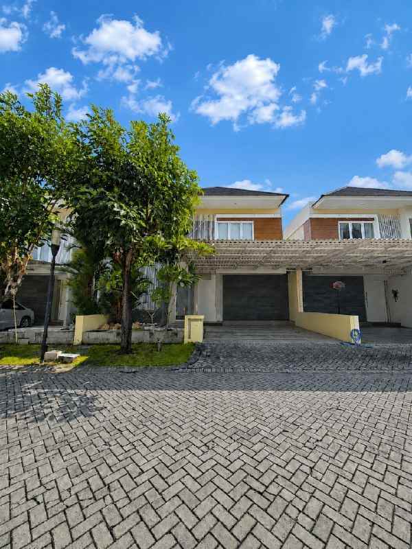 rumah monticello royal residence siap huni carport 2