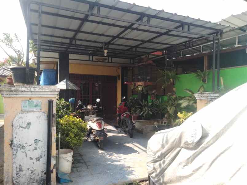 rumah nyaman dan halaman luas