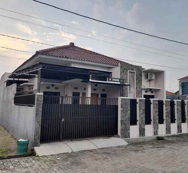 rumah pagar penuh kondisi baru pesan bangun di kudus