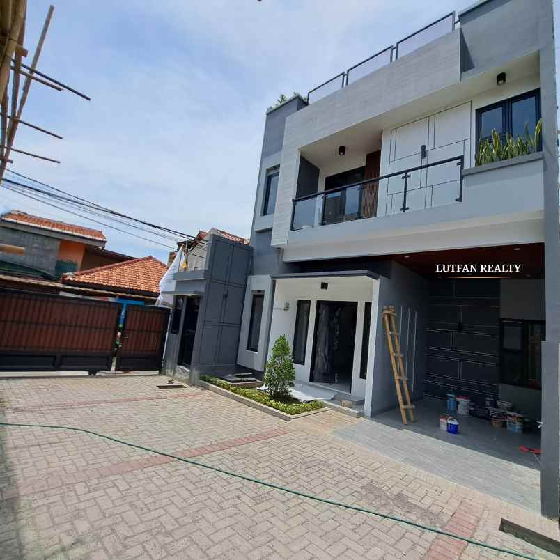 rumah pejaten timur dalam cluster