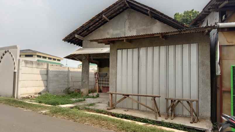 rumah samping pesantren nempel jalan