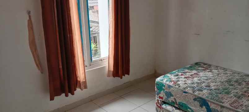 rumah sariwangi ling aman dan nyaman lok strategis shm