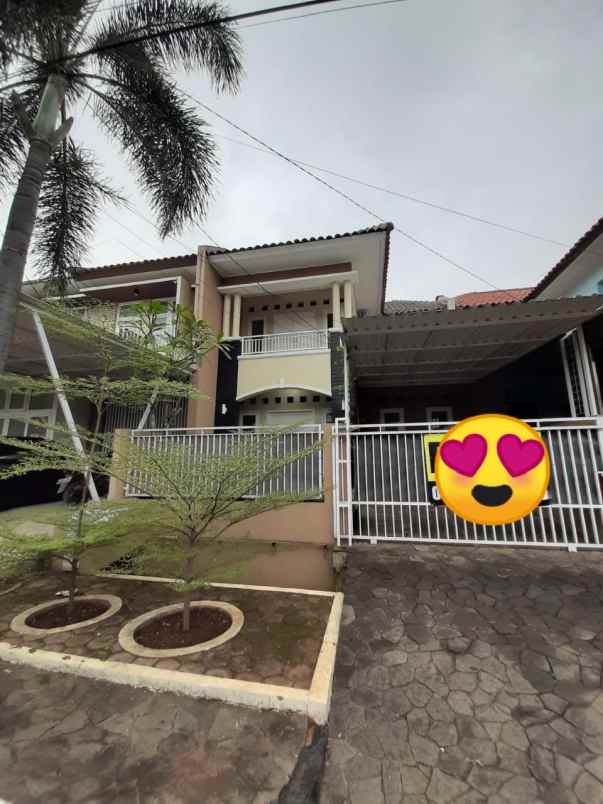 rumah second 2 lantai bagus di pancoran mas depok